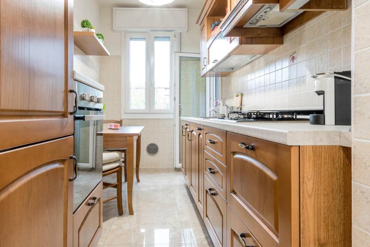 Altido Lovely Apt For 6 Located In Vibrant Gallaratese Milão Exterior foto